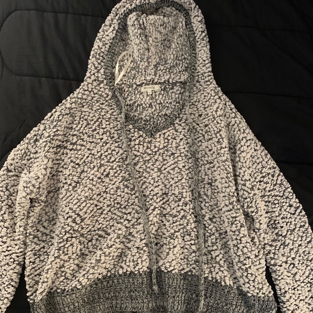 Miracle sweater with hood
